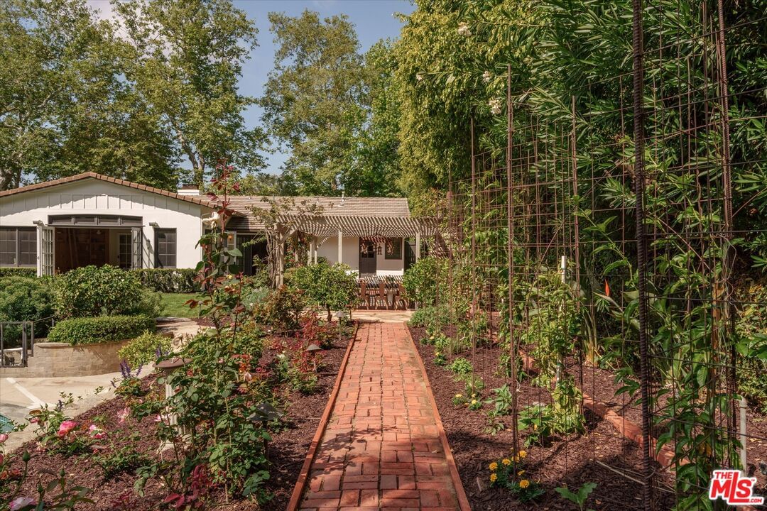 Oakwood photo 40