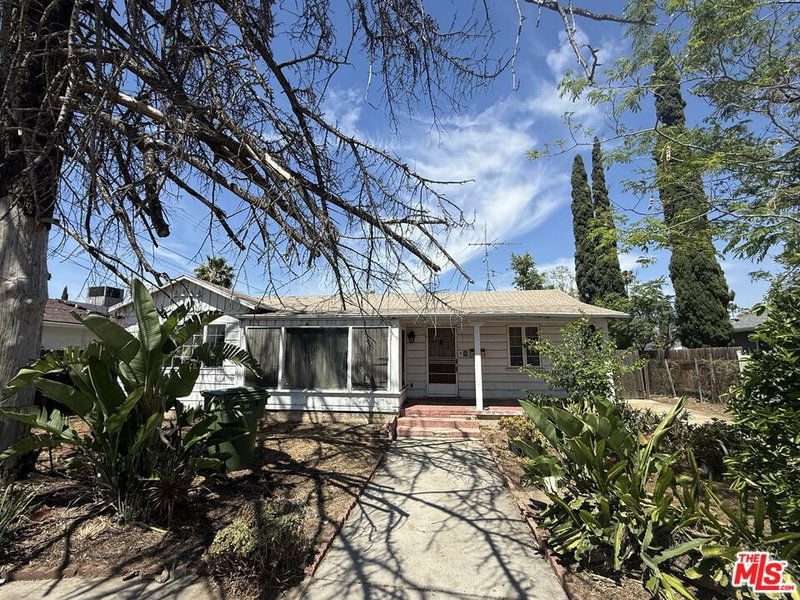 11229 Saticoy St
