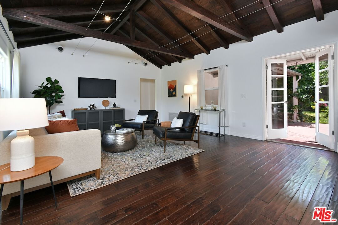 Occidental photo 10