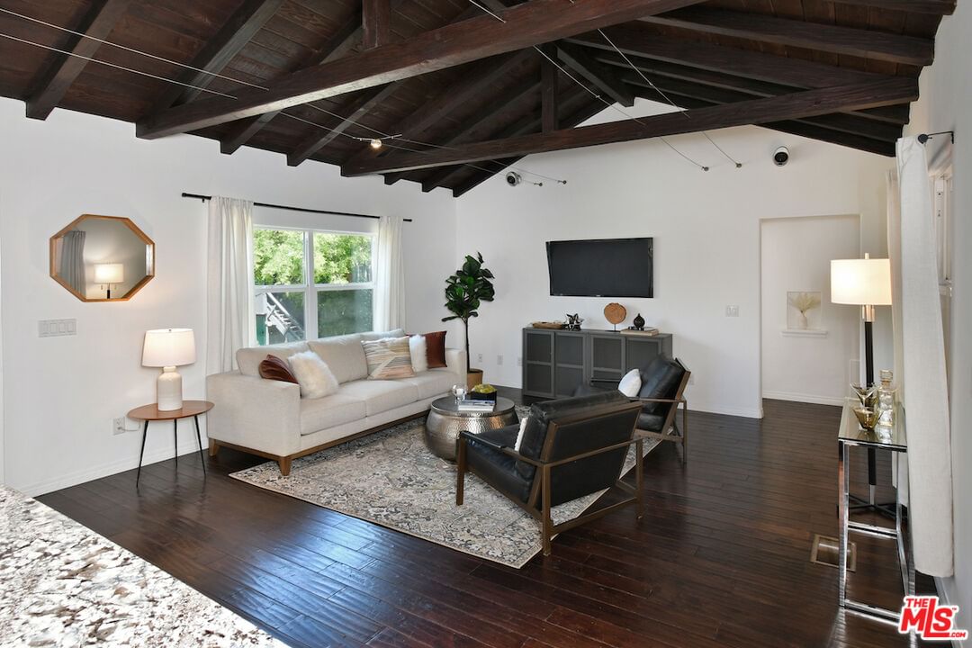 Occidental photo 12