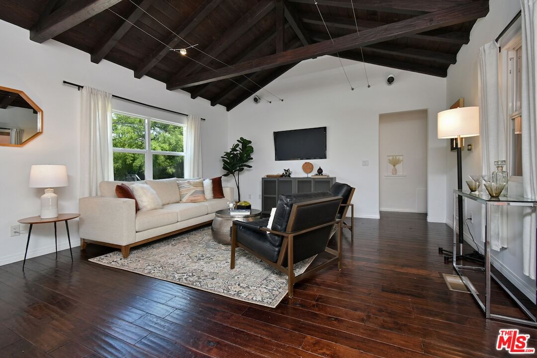 Occidental photo 14