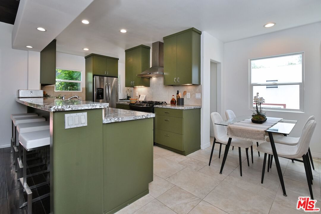 Occidental photo 26