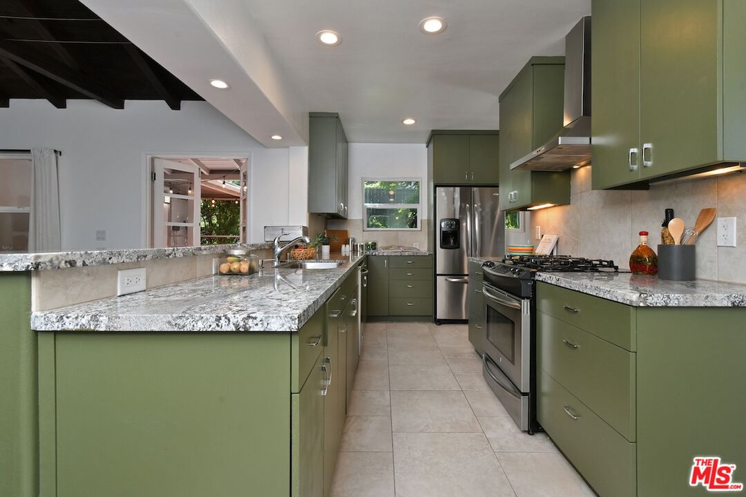 Occidental photo 28