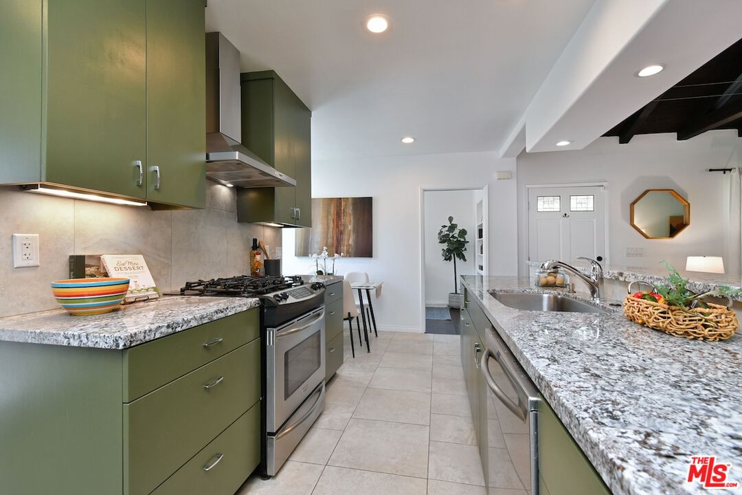 Occidental photo 31