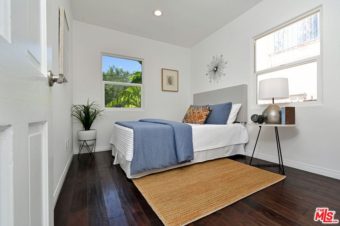 Occidental photo 43