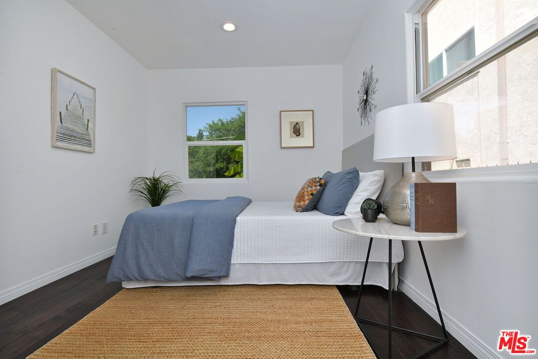 Occidental photo 44