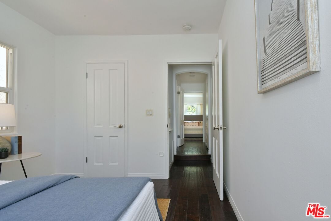 Occidental photo 45