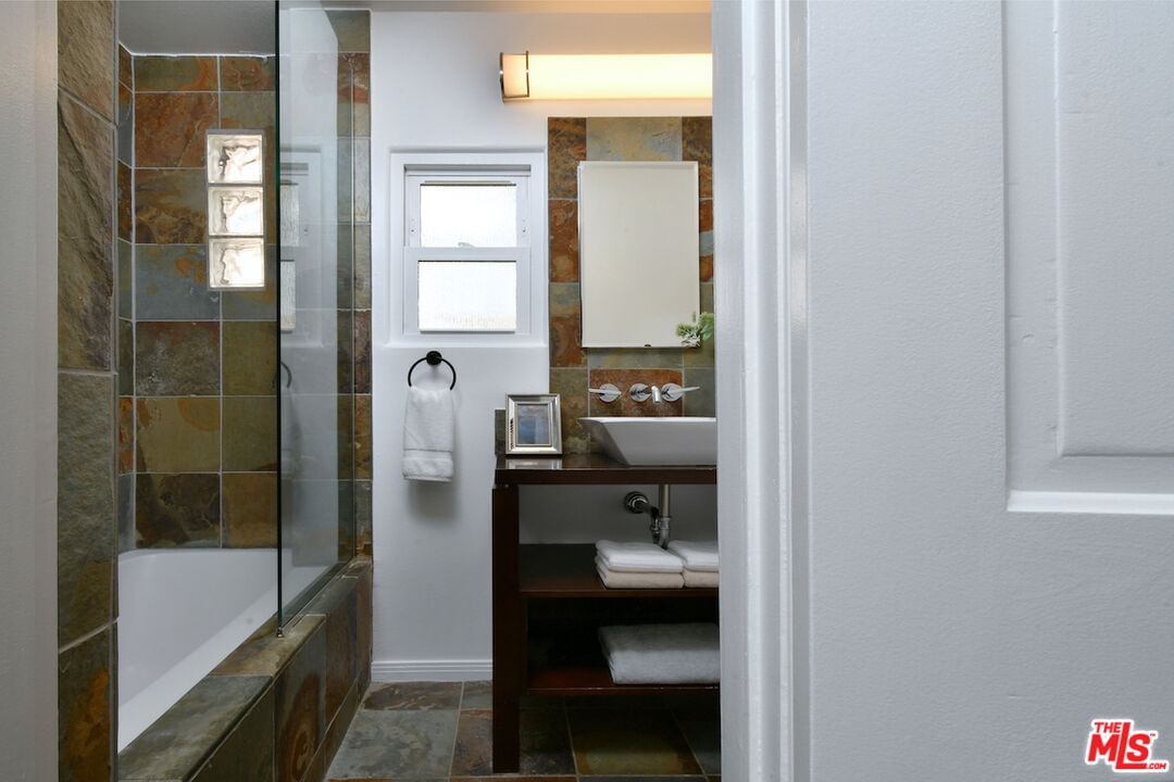Occidental photo 46