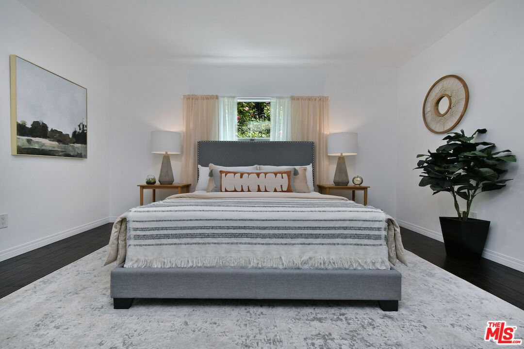 Occidental photo 52