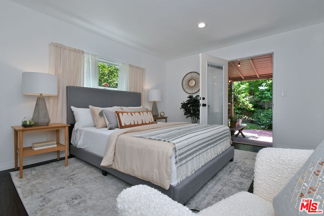 Occidental photo 53