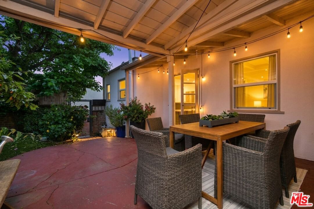 Occidental photo 59