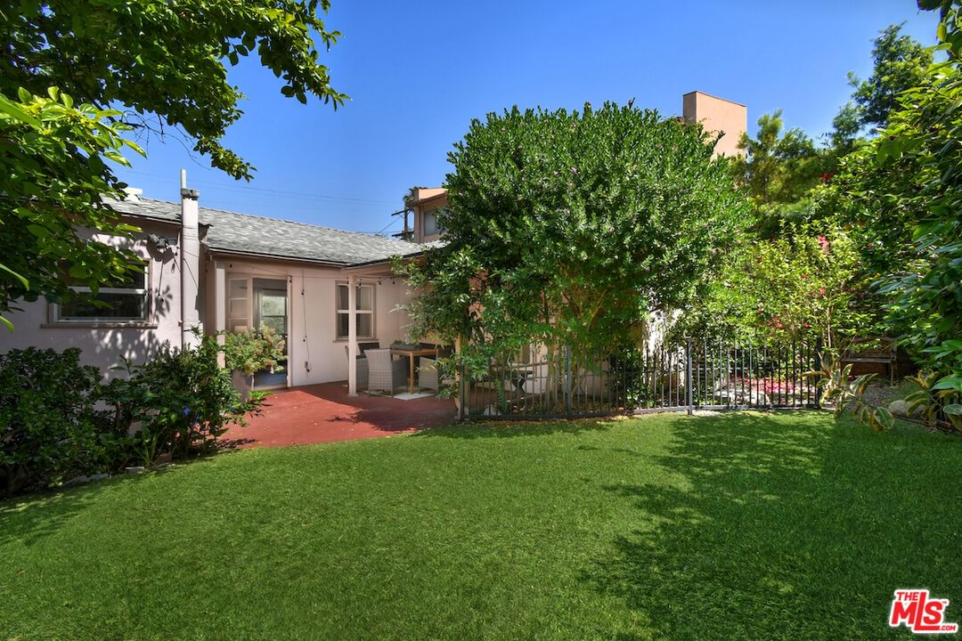 Occidental photo 60