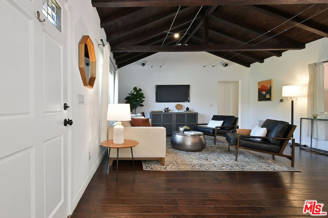 Occidental photo 9