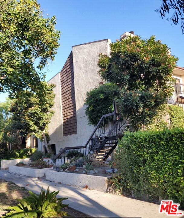 4128 Hood Ave