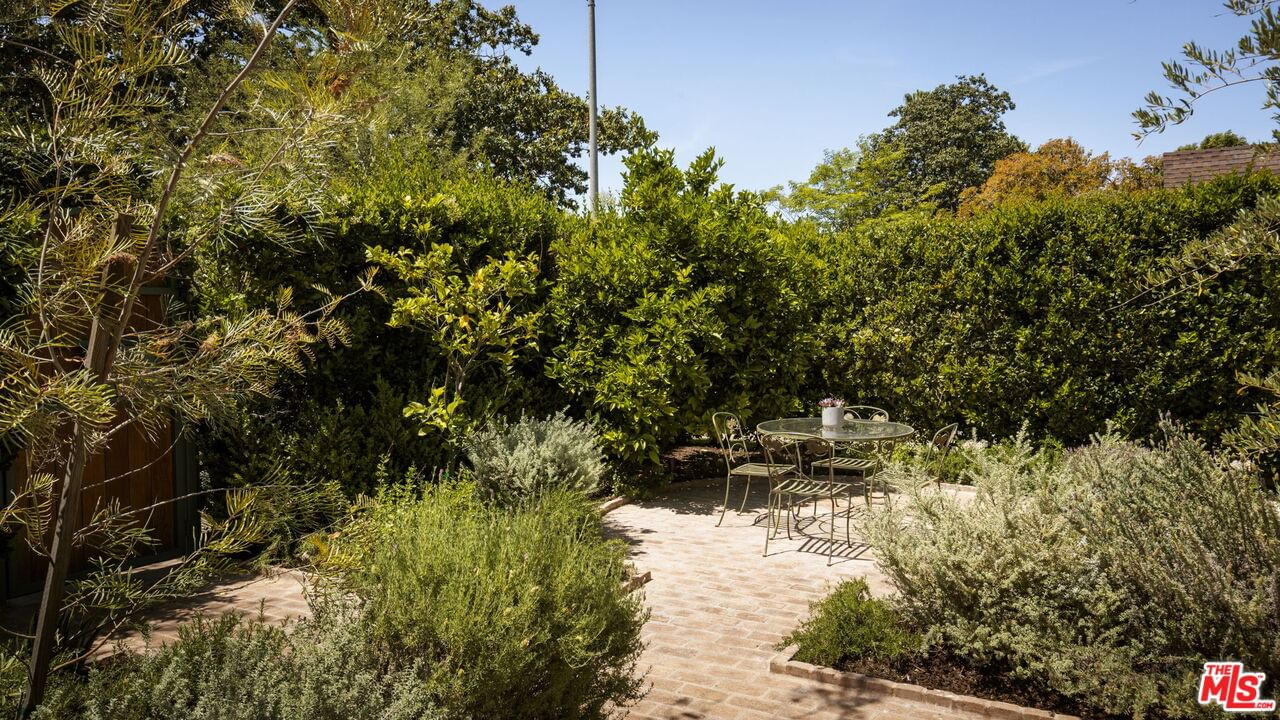 Garden photo 4