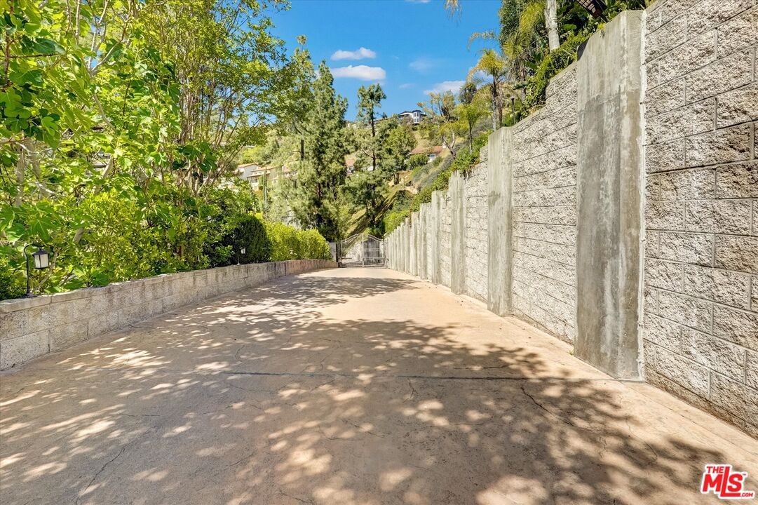 Tujunga photo 5