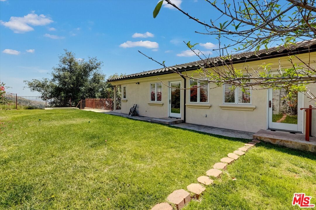 Tujunga photo 50