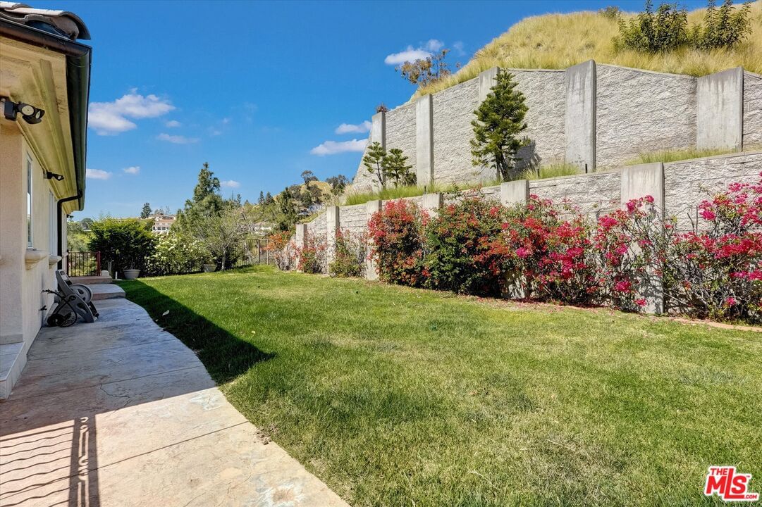 Tujunga photo 51