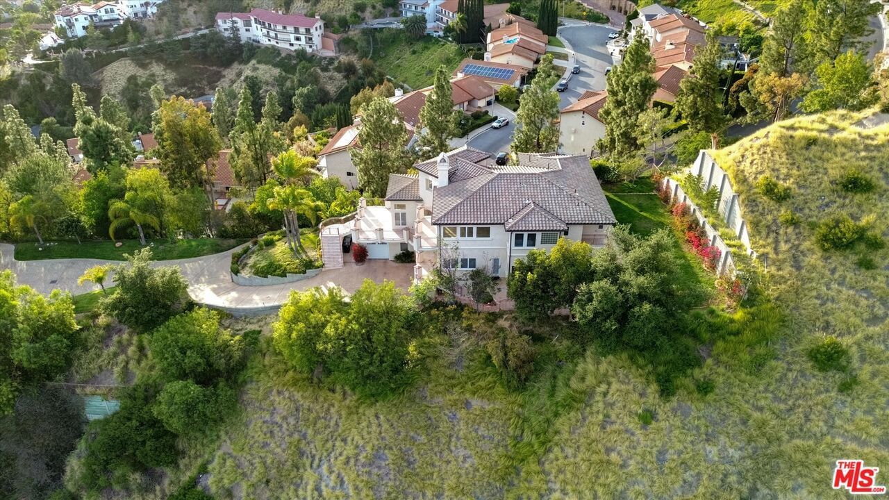 Tujunga photo 6