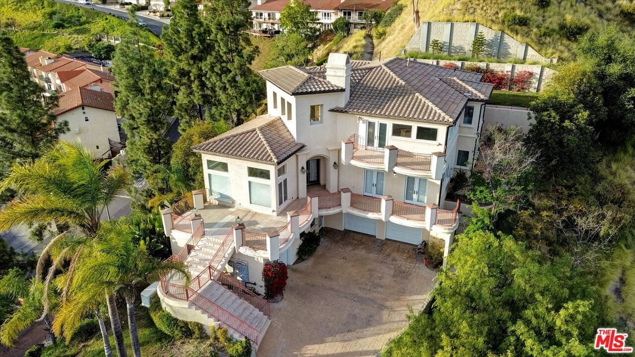 Tujunga photo 7