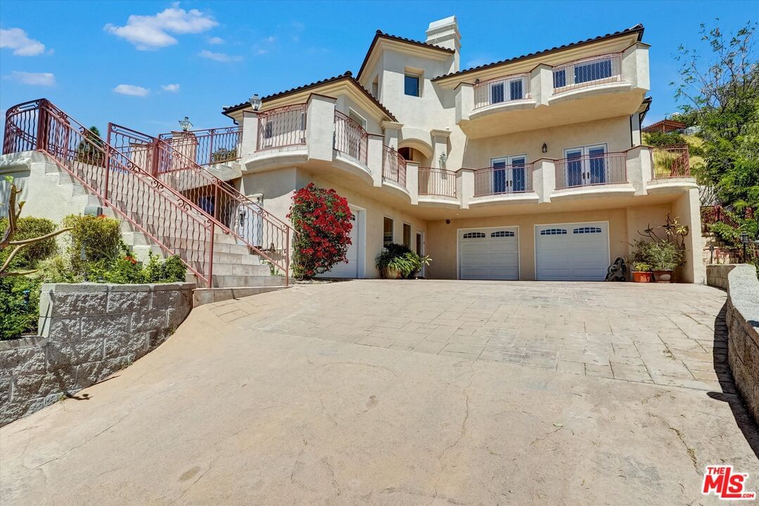 Tujunga photo 8