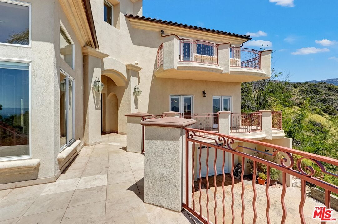 Tujunga photo 9