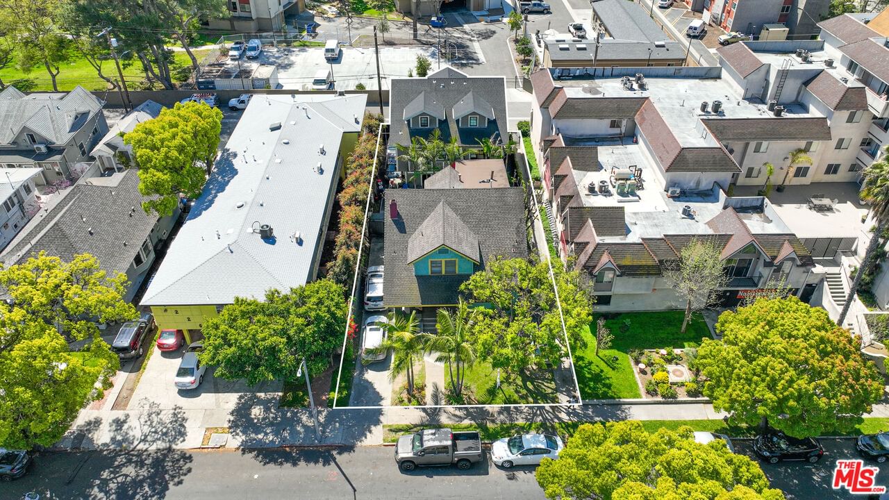 30th photo 1