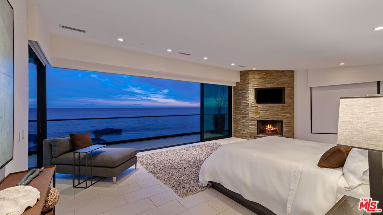Malibu photo 36