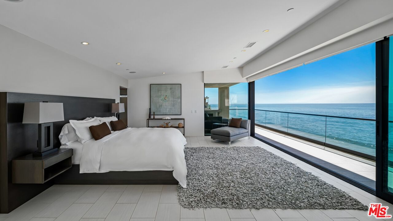 Malibu photo 38