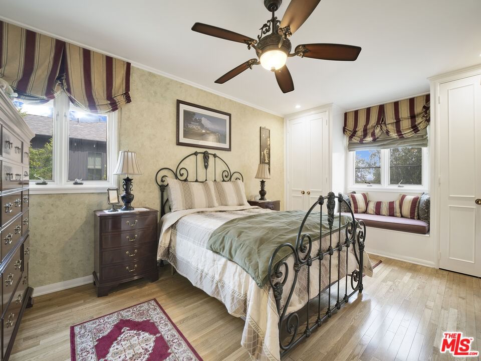 Valley Vista photo 25