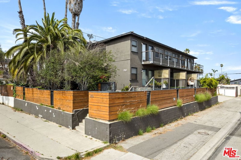 250 3rd Ave