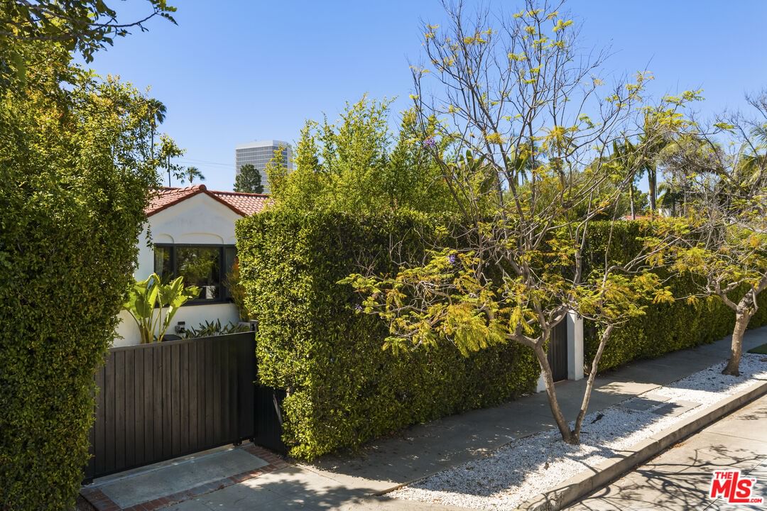 Cloverdale photo 36