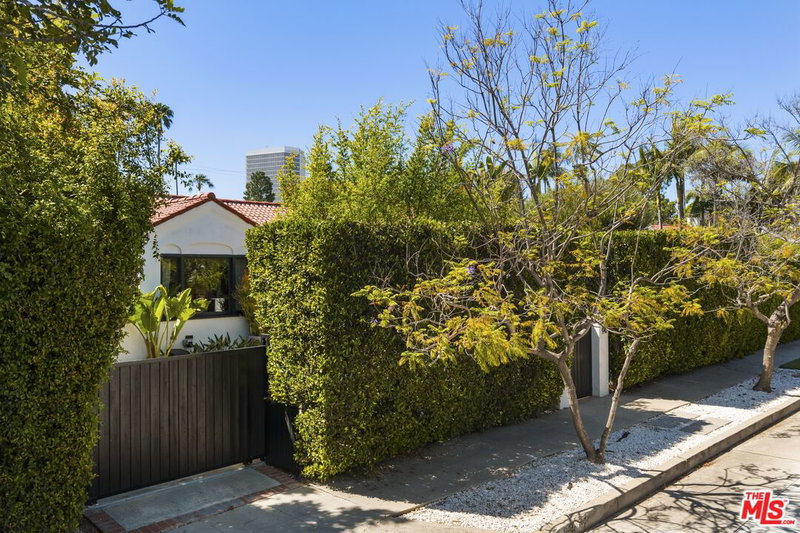 947 Cloverdale Ave