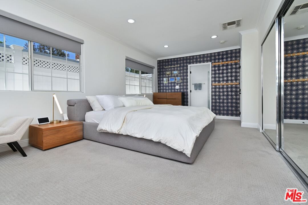 Lennox photo 35
