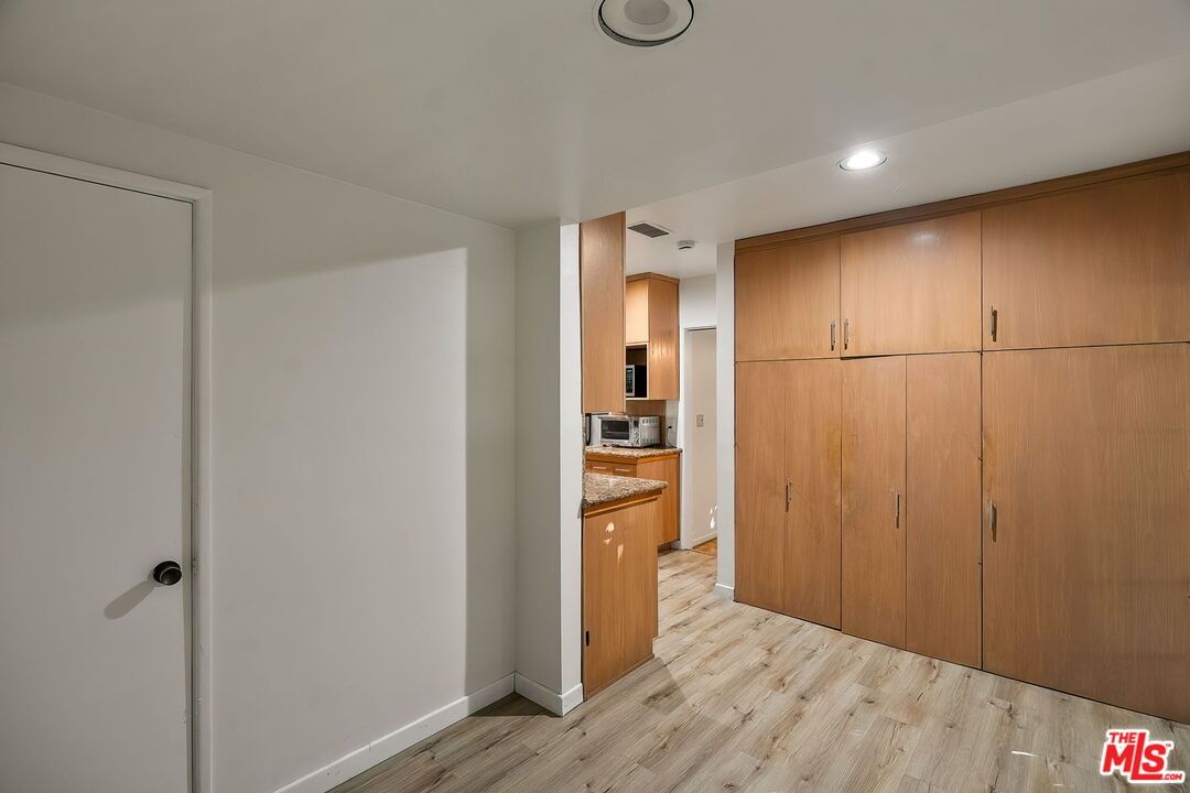 Beverly photo 20