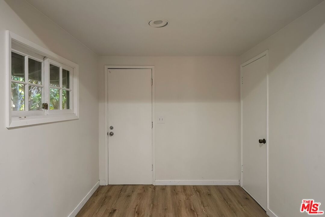 Beverly photo 21