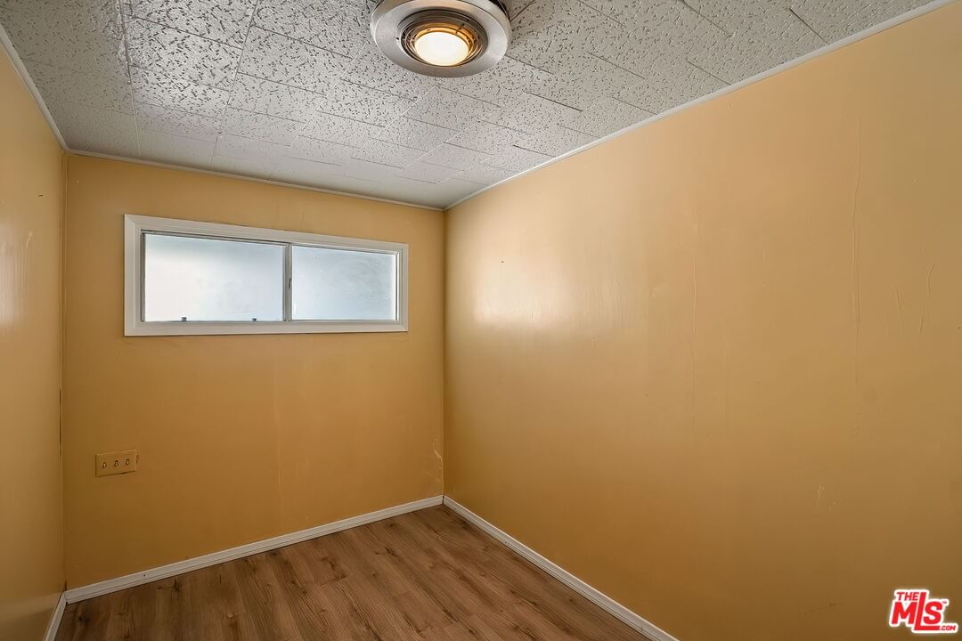 Beverly photo 22