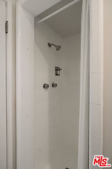 Beverly photo 28