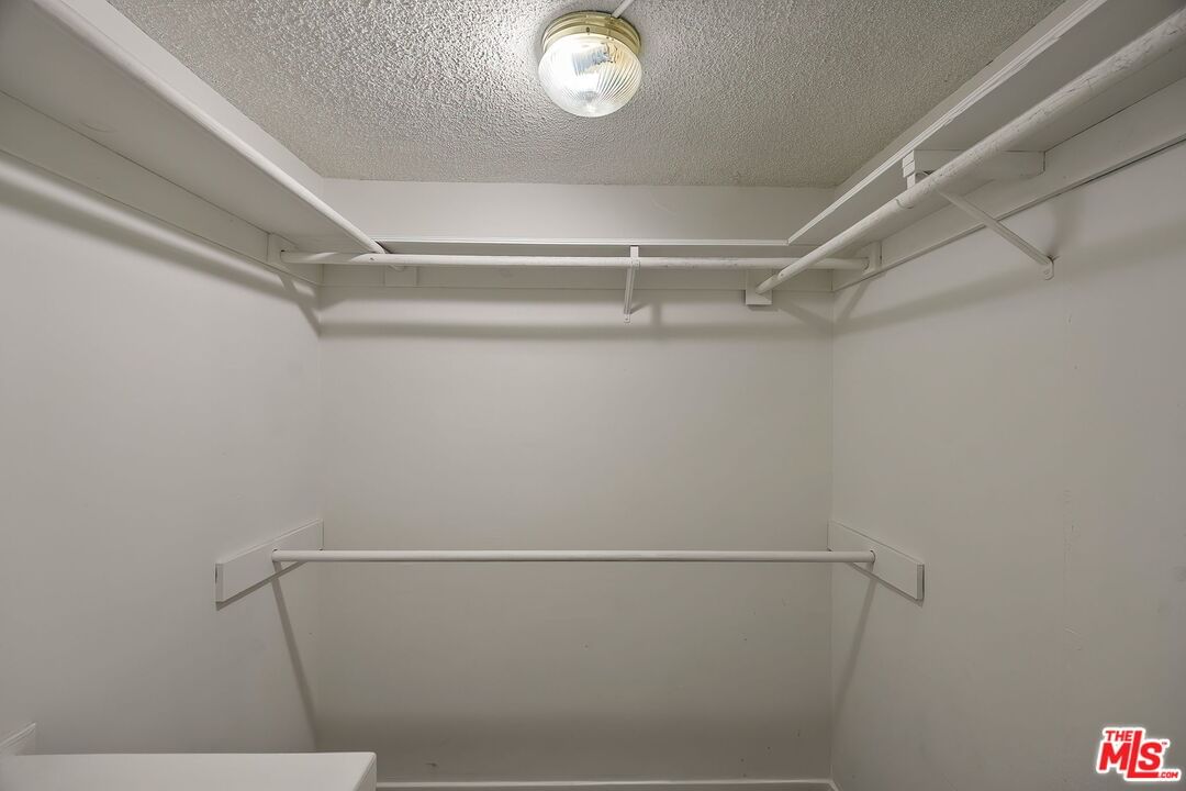 Beverly photo 38