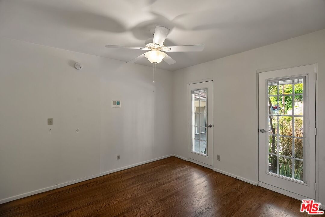 Beverly photo 42