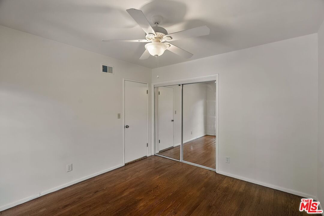 Beverly photo 45