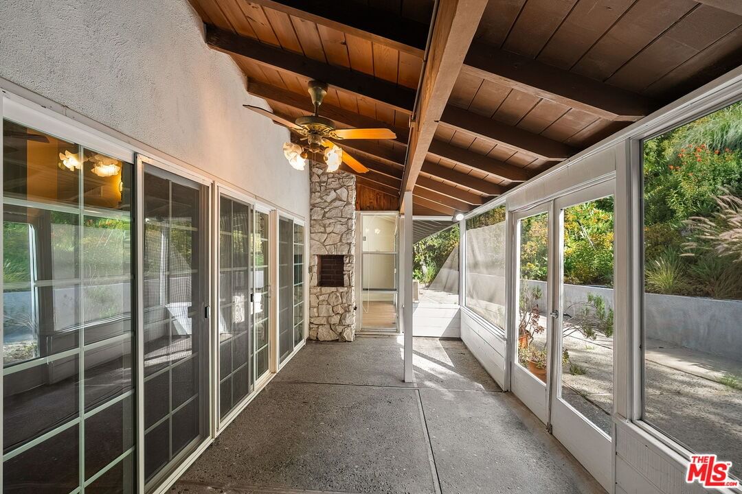 Beverly photo 50