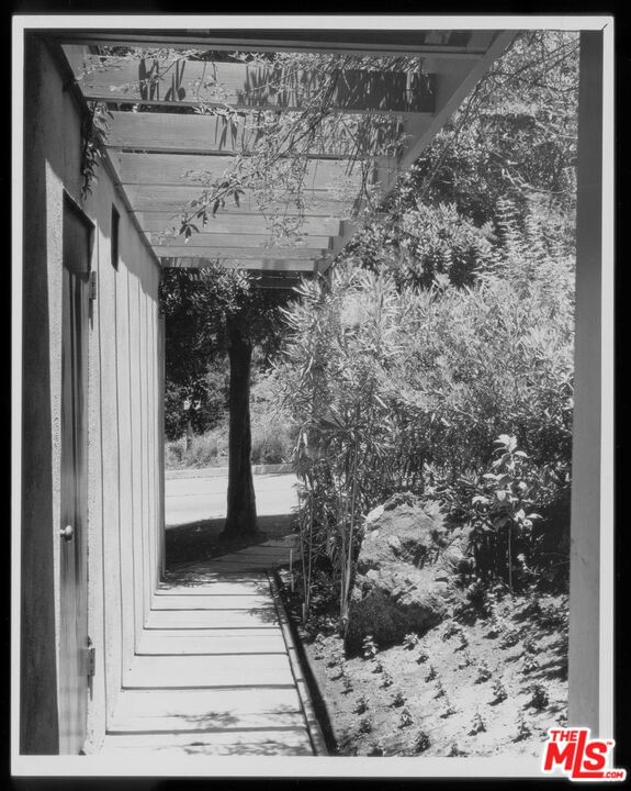 Outpost photo 40