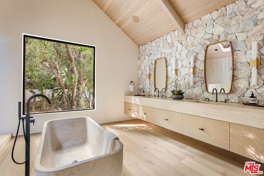Viewcrest photo 25