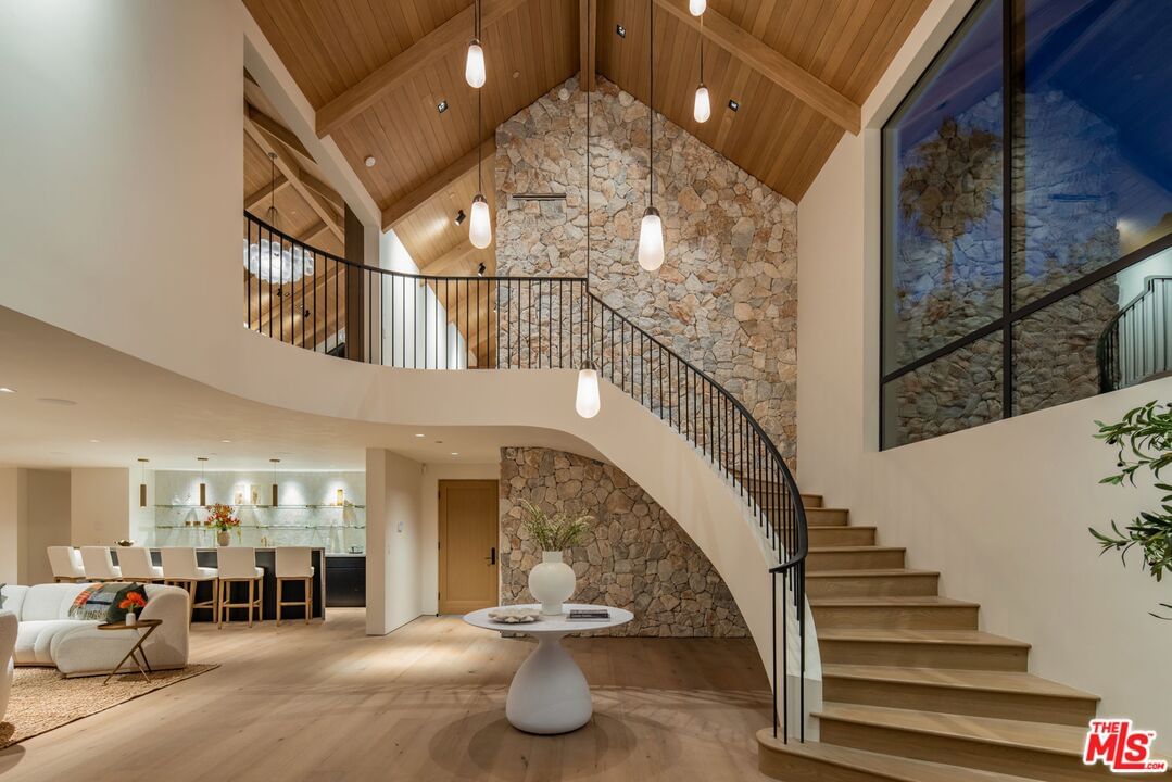Viewcrest photo 9