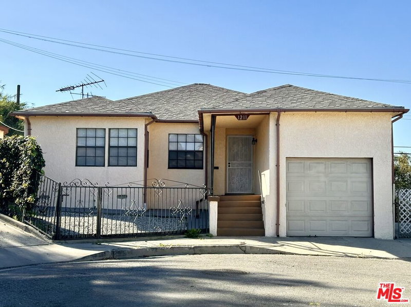 1211 Atwood Pl