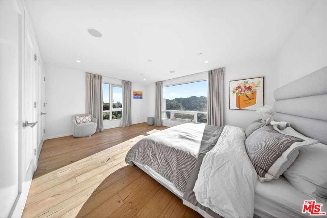 Oak Pass photo 24
