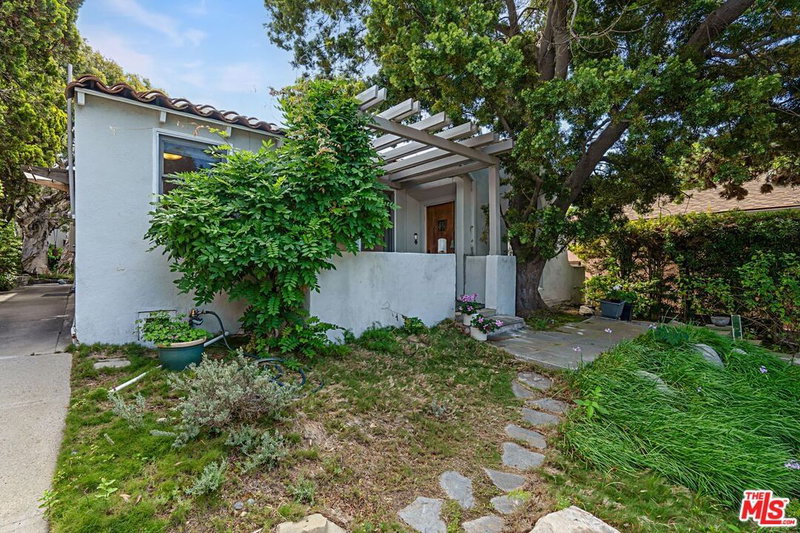 2138 Holmby Ave