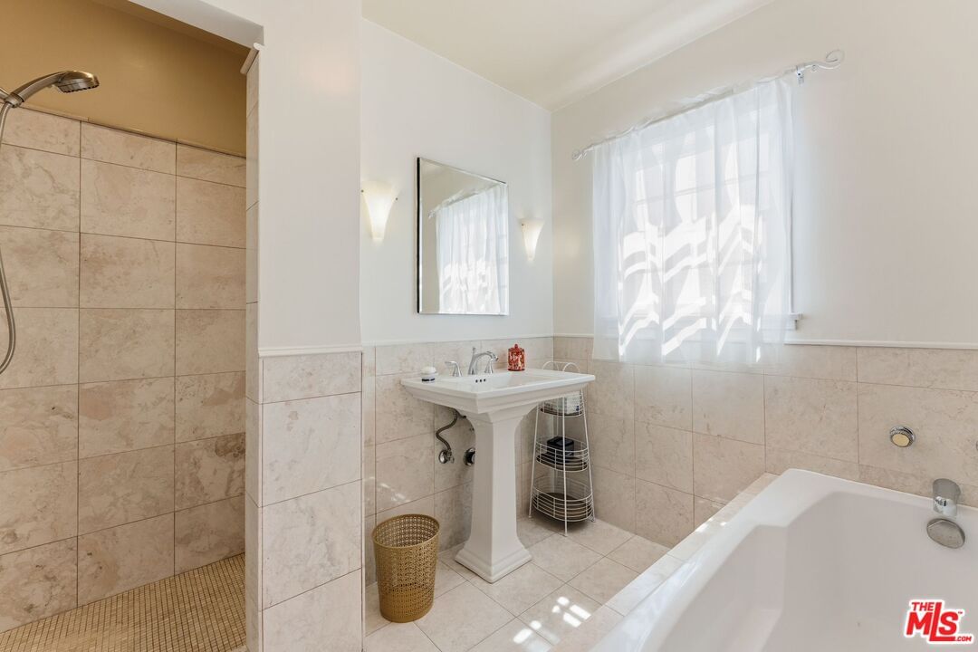 Summerhill photo 28