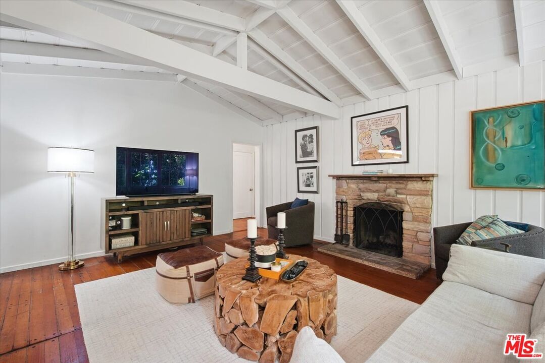 Beverly Glen photo 10